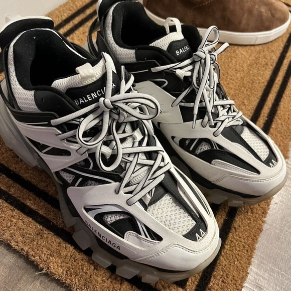 They got to small just want some money for them - Picture 3 of 4